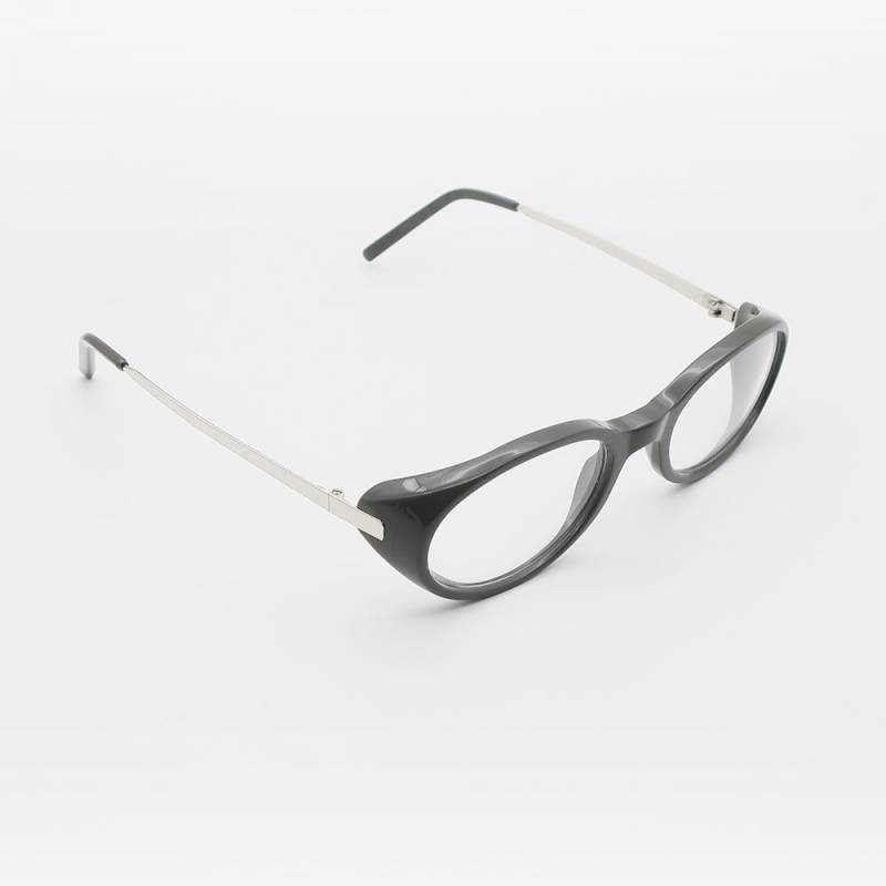 Braderie de lunettes originales de cr�ateur Marni forme ovale monture en promotion opticien Marseille