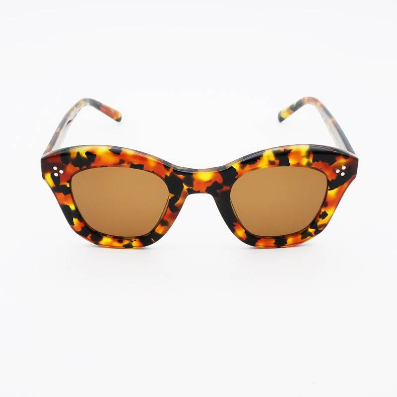 Les plus belles lunettes de soleil de Marseille pour femme en �caille forme papillon style vintage